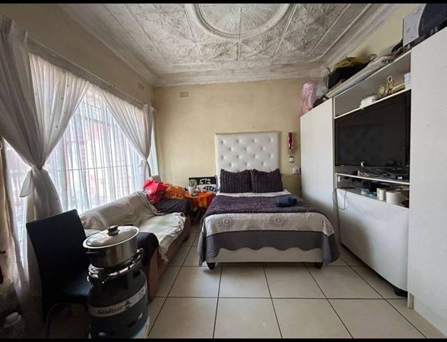 15 BEDROOM HOUSE FOR SALE IN TURF CLUB